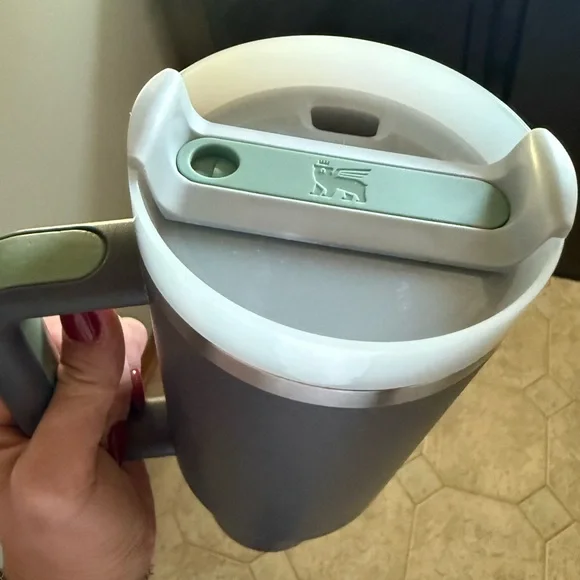 Stanley Cup Teal accents, NO STRAW - Picture 6 of 7